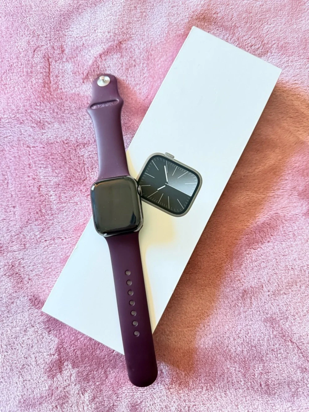 Apple Smartwatch with Plum Silicone Band series 8